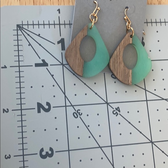 Wooden fashion earrings - Picture 3 of 3